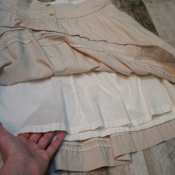 Cream a line skirt with pockets! - Picture 3 of 6